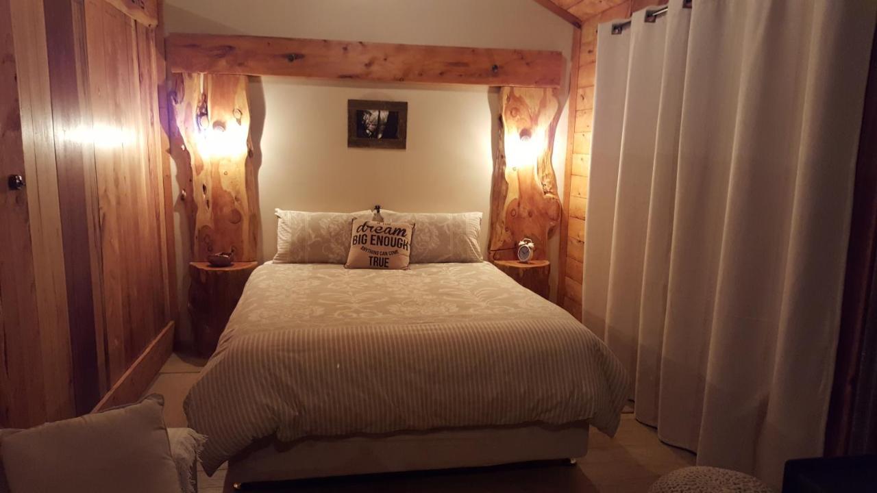 Bed and Breakfast Rustic Hut Bush Retreat à Penguin Extérieur photo