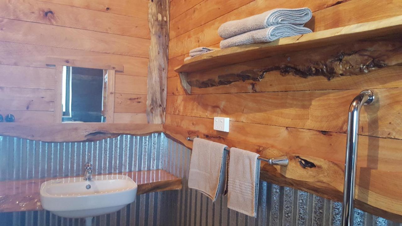 Bed and Breakfast Rustic Hut Bush Retreat à Penguin Extérieur photo