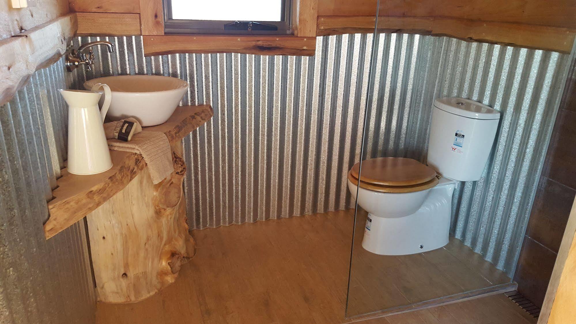 Bed and Breakfast Rustic Hut Bush Retreat à Penguin Extérieur photo