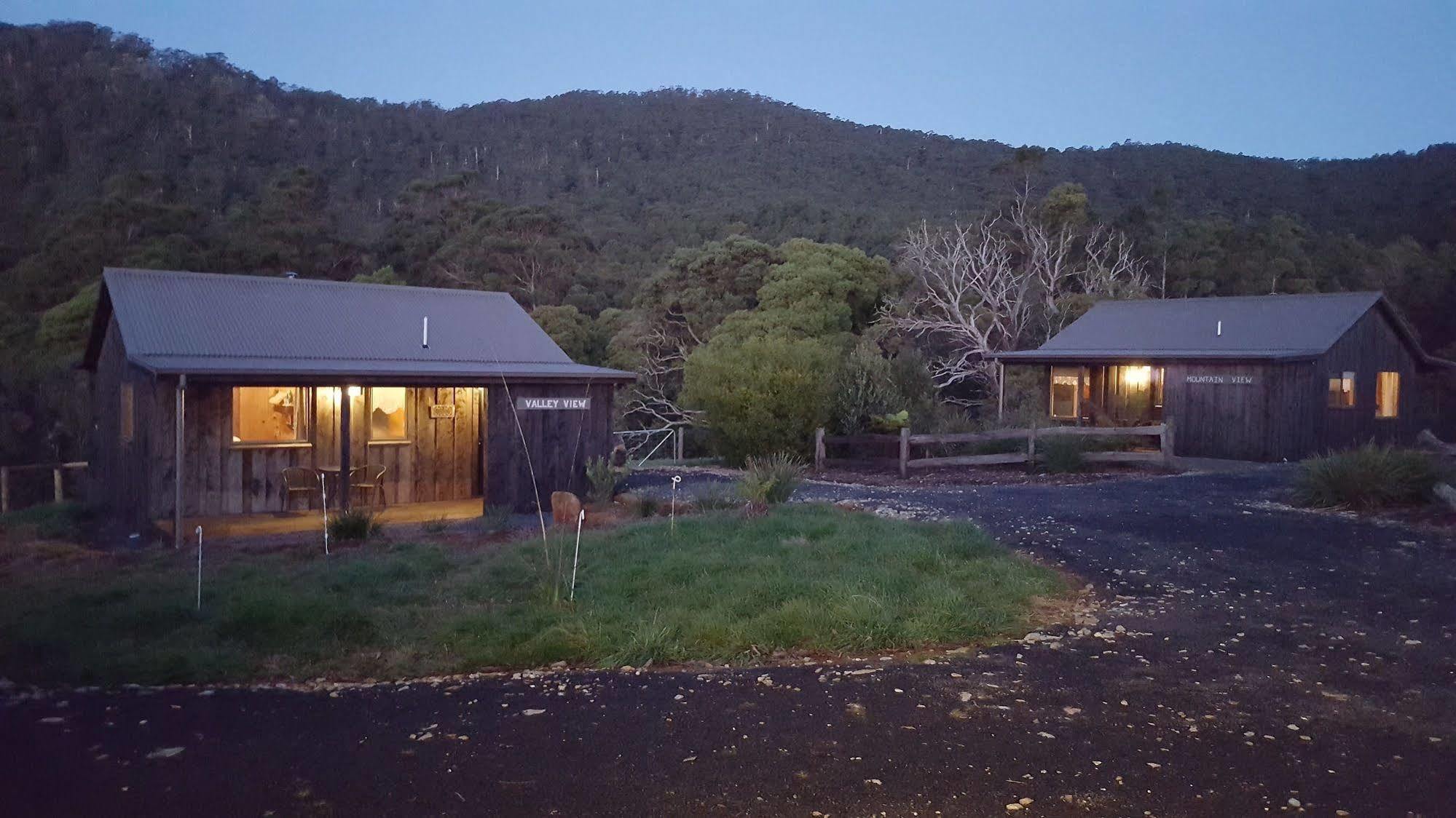 Bed and Breakfast Rustic Hut Bush Retreat à Penguin Extérieur photo
